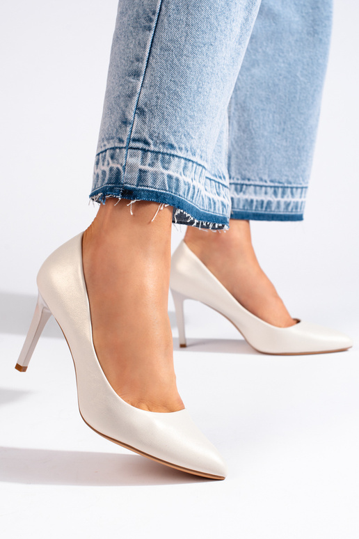 Klassikalise mudeli poolsaapad valge... Klassikalise mudeli poolsaapad valge...