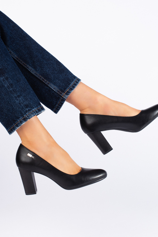 mustad poolsaapad kõrge kontsaga...