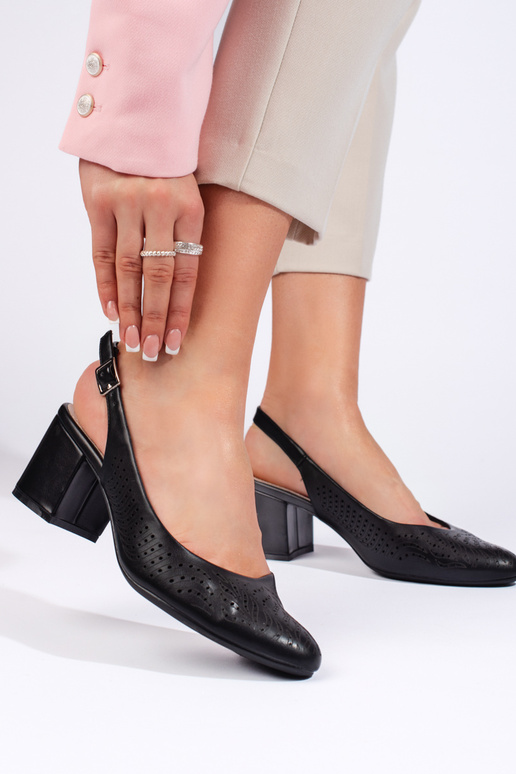 Mustad poolsaapad kõrge kontsaga...