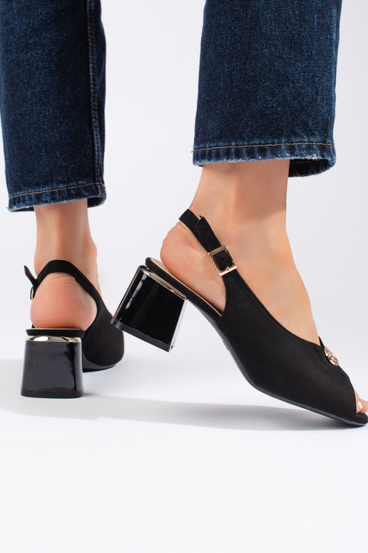 Elegantsed  kingad  Mustad