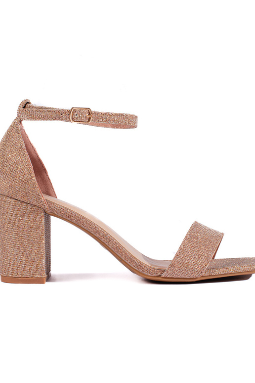 Kuldset värvi  kingad  kõrge kontsaga