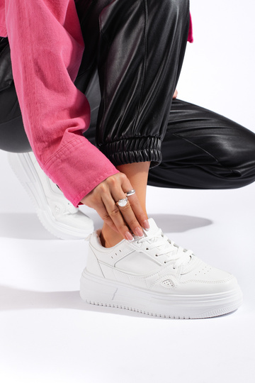 valge värv  Sneakers  kingad 2