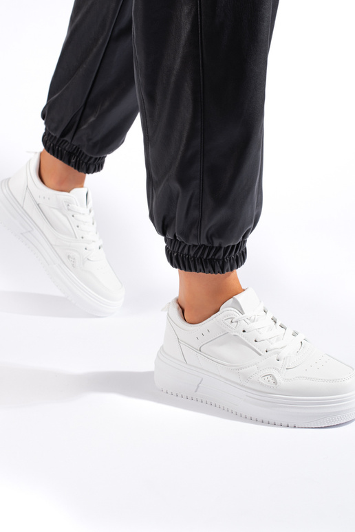 valge värv  Sneakers  kingad valge värv  Sneakers  kingad