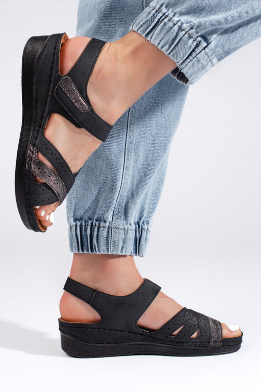 Mustad kingad Mustad kingad