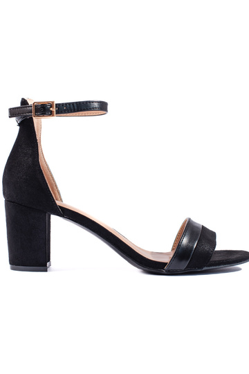 Elegantsed Mustad kingad...