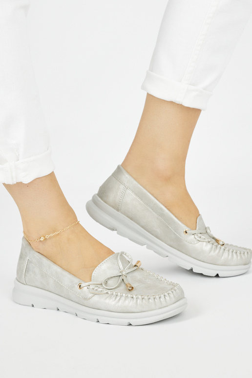 Hõbedat värvi mugav mokassiinid... Hõbedat värvi mugav mokassiinid...