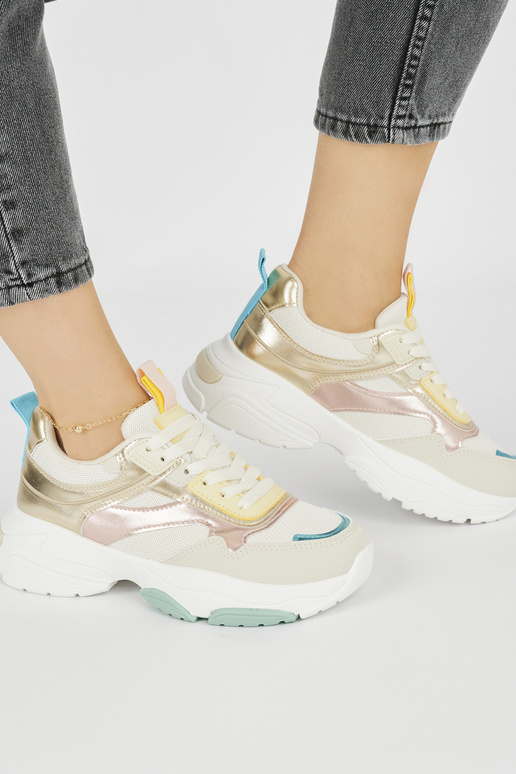 Sportliku stiiliga naiste kingade... Sportliku stiiliga naiste kingade...