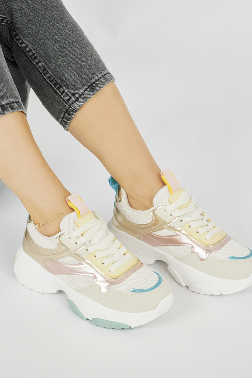 Sportliku stiiliga naiste kingade... Sportliku stiiliga naiste kingade...