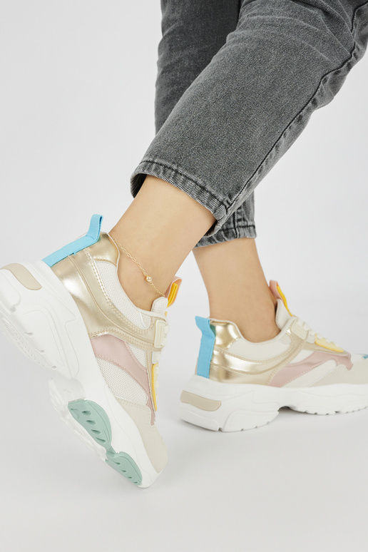 Sportliku stiiliga naiste kingade... Sportliku stiiliga naiste kingade...