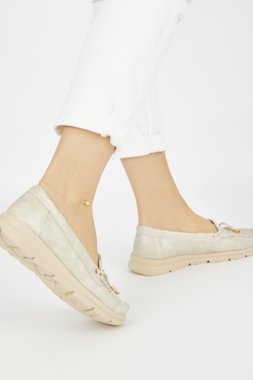 Kuldset värvi mugav mokassiinid... Kuldset värvi mugav mokassiinid...