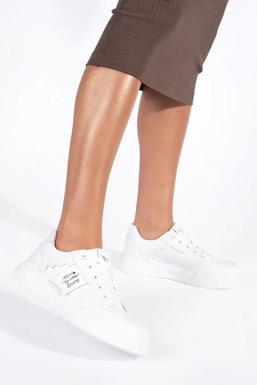 valget värvi Pealiste kingad platvormiga valget värvi Pealiste kingad platvormiga