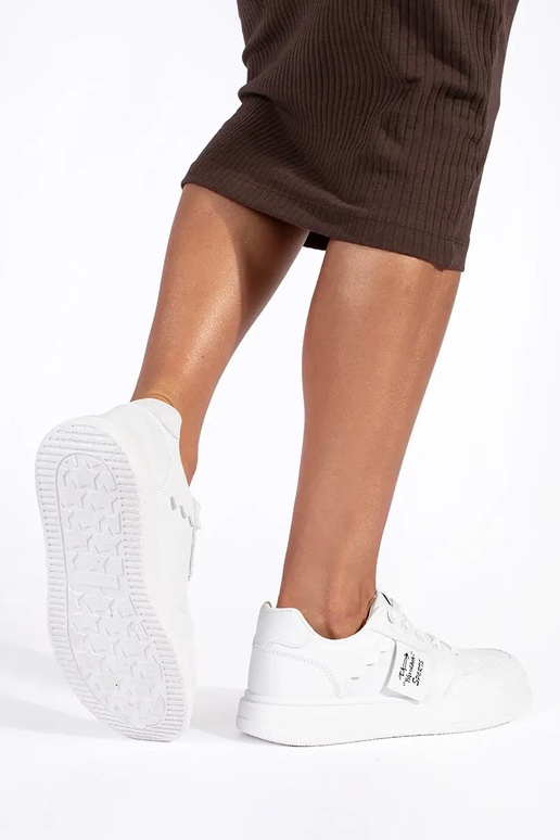 valget värvi Pealiste kingad platvormiga valget värvi Pealiste kingad platvormiga