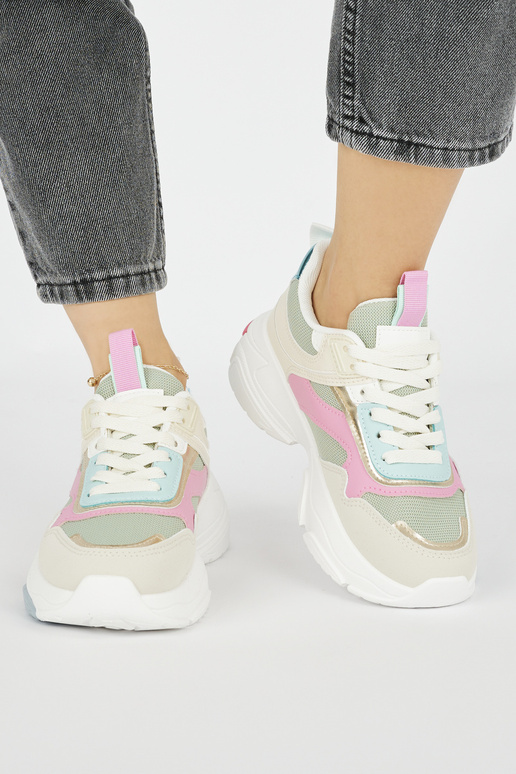 Sportliku stiiliga naiste kingade... Sportliku stiiliga naiste kingade...