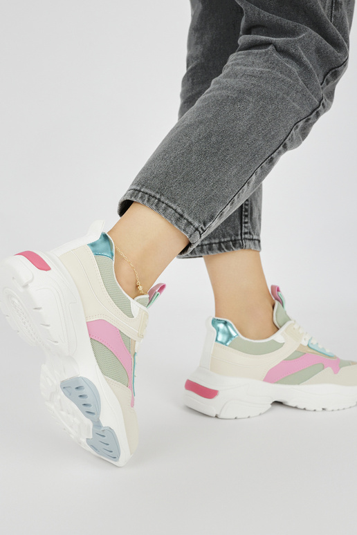 Sportliku stiiliga naiste kingade... Sportliku stiiliga naiste kingade...