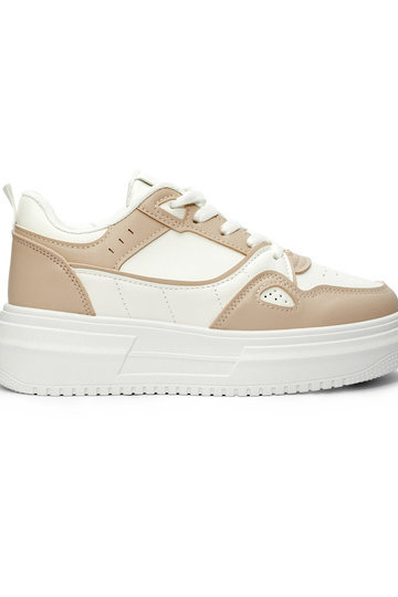 Valget-tumeroosad värvi...