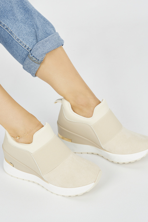 Elevandiluu värvi Tossud mudeli... Elevandiluu värvi Tossud mudeli...