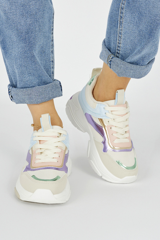 Mitmevärvilised naiste omad naiste...