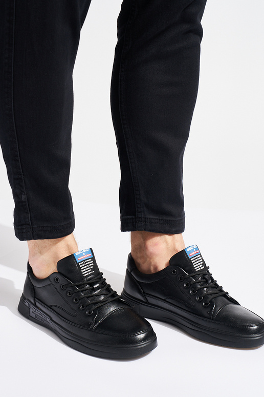 msuud meeste omad spordijalatsid seotud