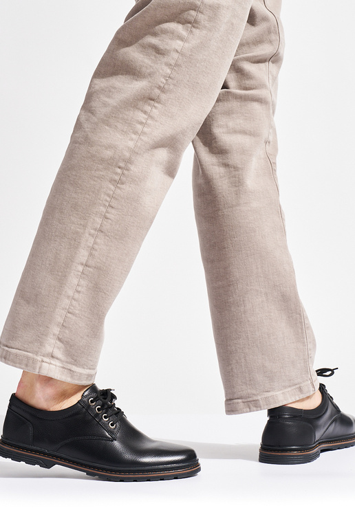 meestele Msuud kingad seotud