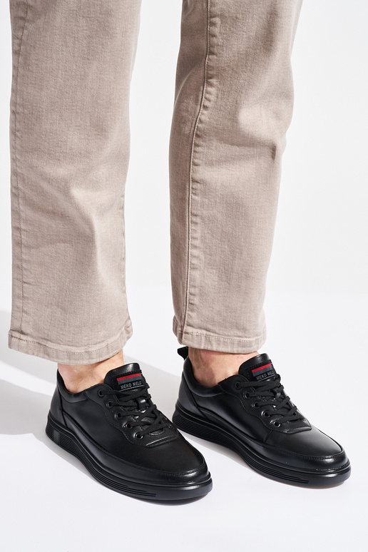 msuud meeste omad spordijalatsid seotud