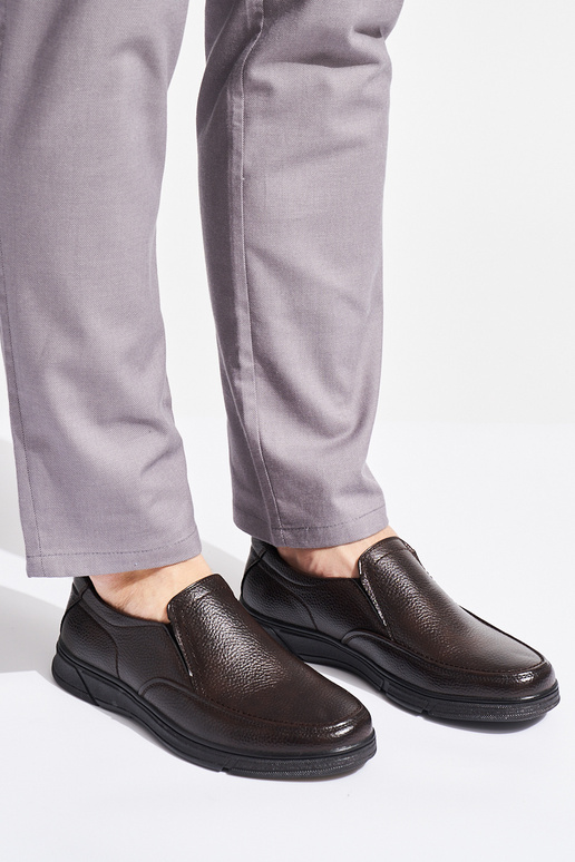 pruunid värvi mokassiinid meeste omad...