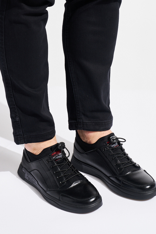 msuud meeste omad spordijalatsid seotud