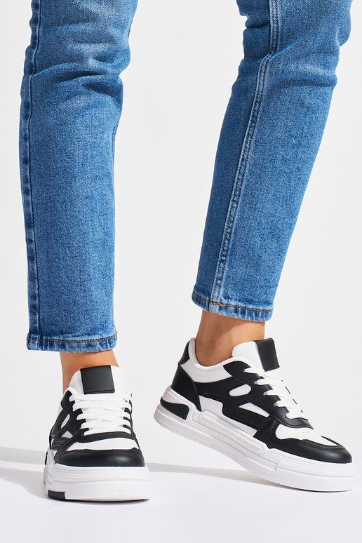 Valget-Msuud Pealiste kingad platvormiga Valget-Msuud Pealiste kingad platvormiga