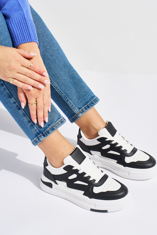 Valget-Msuud Pealiste kingad platvormiga Valget-Msuud Pealiste kingad platvormiga