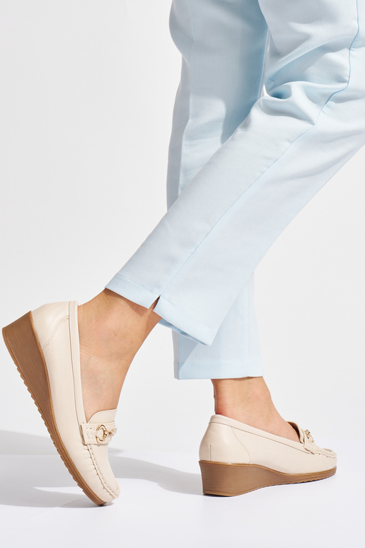 beeži värvi naiste omad mokassiinid...