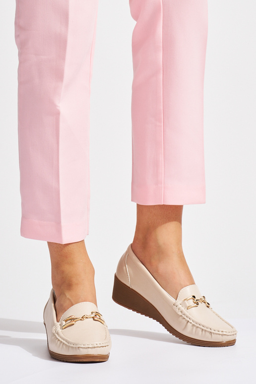 beeži värvi Pealiste mokassiinid...