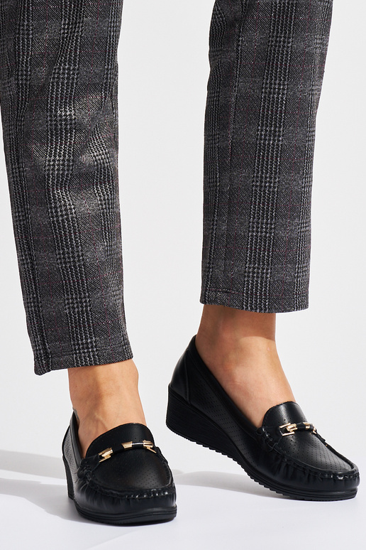 msuud ažuurne mokassiinid madalal kiilul