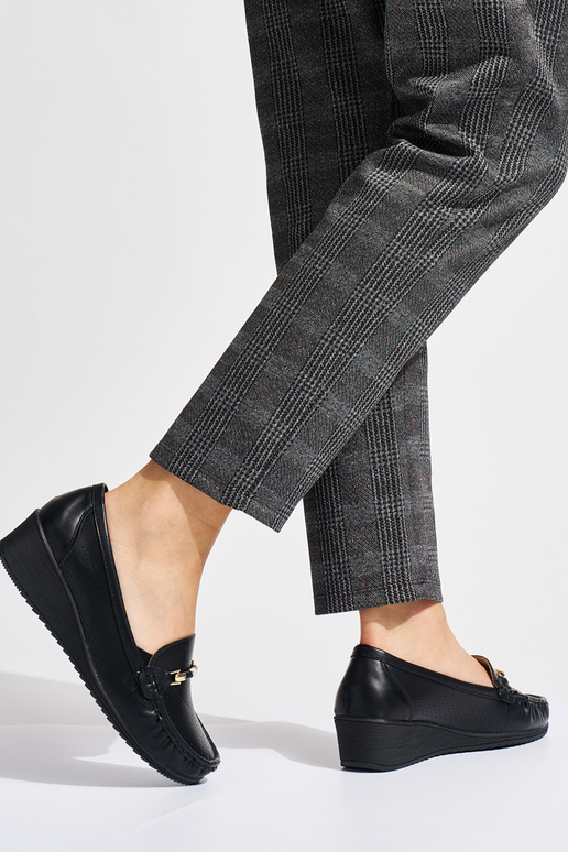 msuud ažuurne mokassiinid madalal kiilul