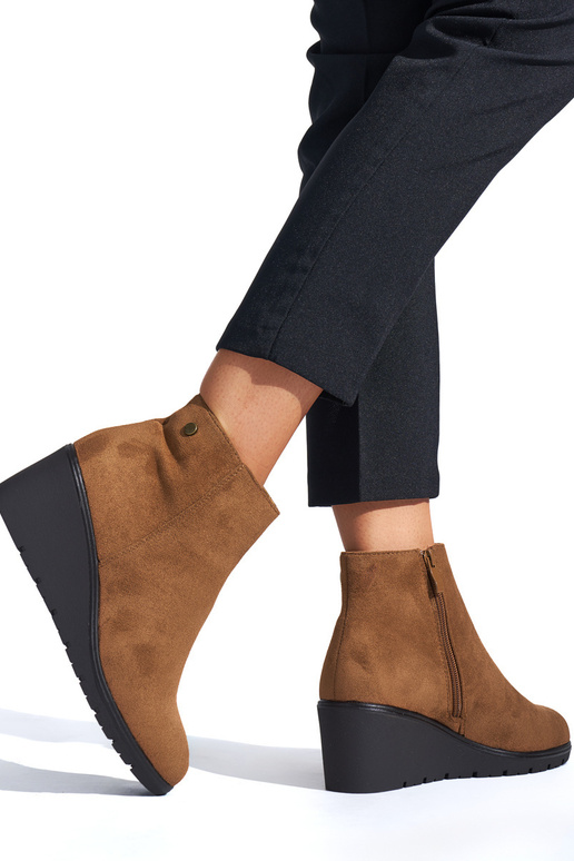 pruunid värvi lumesaapad kiilu peal