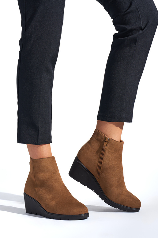 pruunid värvi lumesaapad kiilu peal