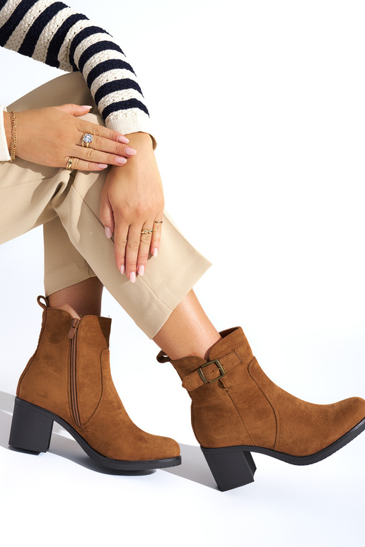 pruunid värvi naiste saapad kõrge... pruunid värvi naiste saapad kõrge...