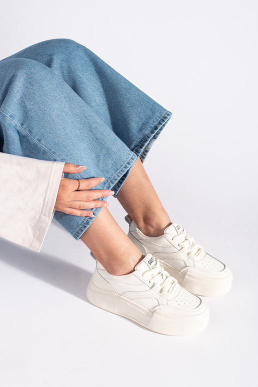 Valged klassikalise mudeli naiste...