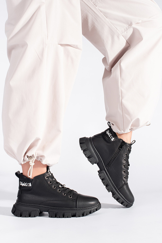 Pealiste poolsaapad Sergio Leone...