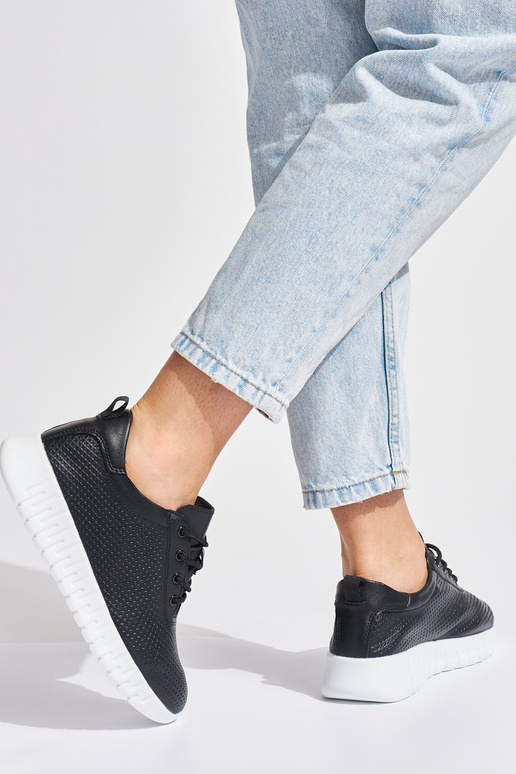 Ažuurne kingad Msuud Sergio Leone