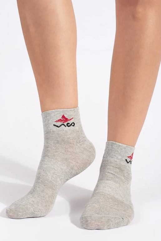 Halli värvi naiste omad skarpetki...