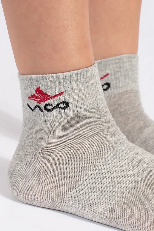 Halli värvi naiste omad skarpetki...