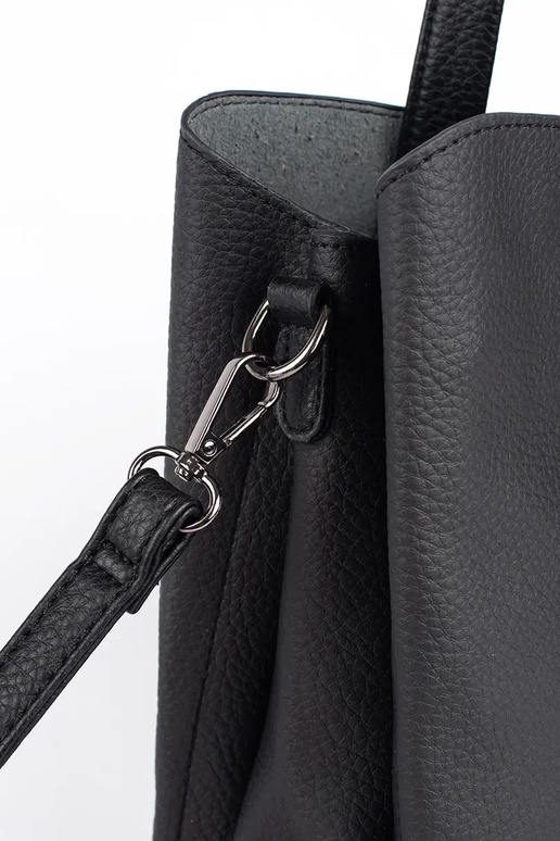 must suur narmastega käekott must suur narmastega käekott