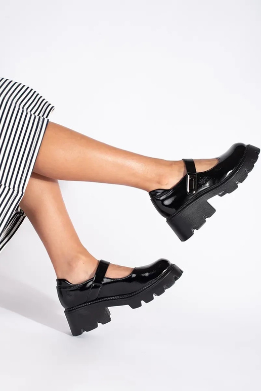 msuud lakitud naiste omad kingad...