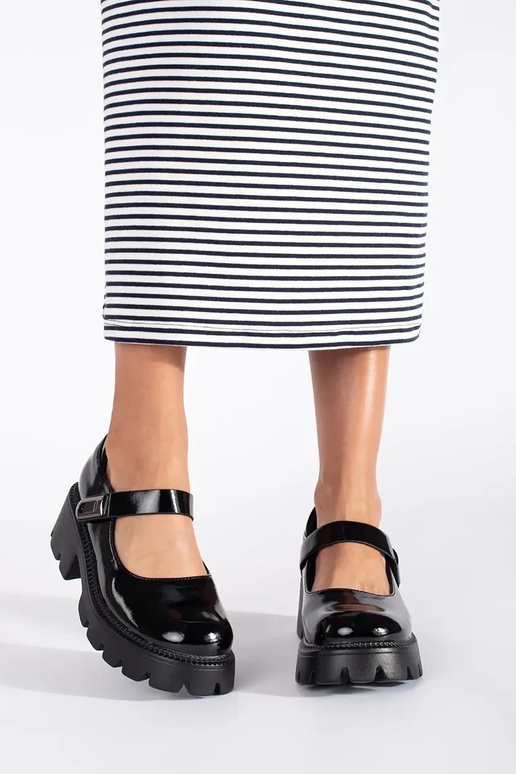 msuud lakitud naiste omad kingad...