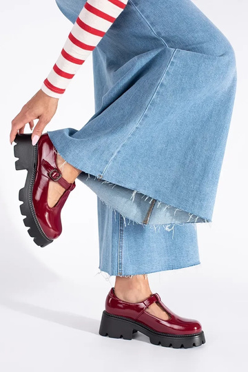 bordoo-värvi lakitud... 2