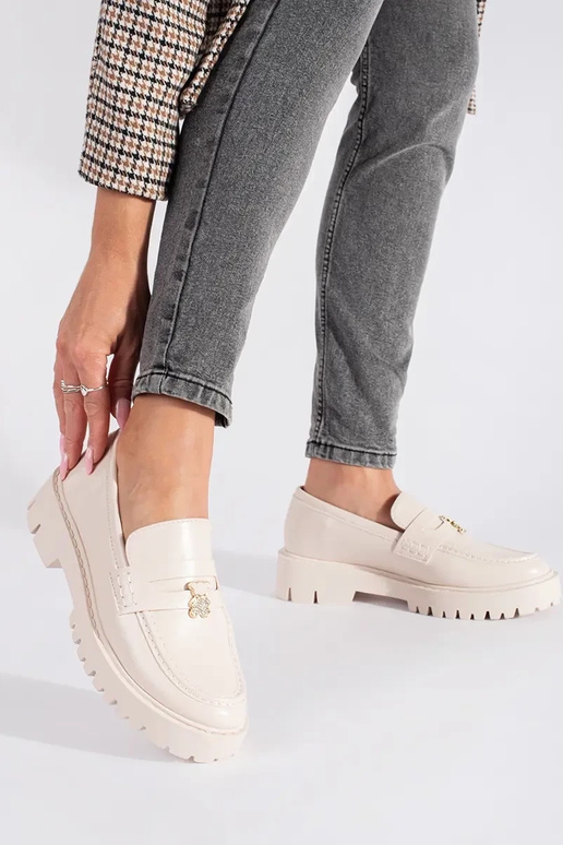 beeži värvi Pealiste mokassiinid...