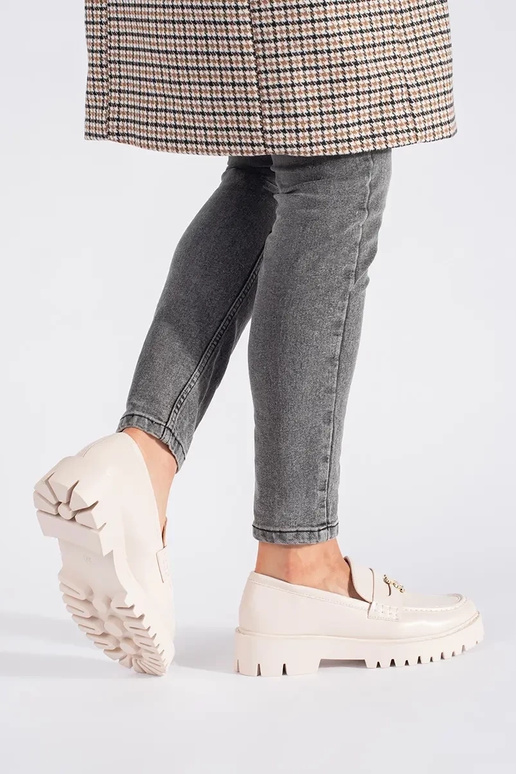 beeži värvi Pealiste mokassiinid...