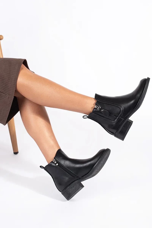 mustad naiste kingad