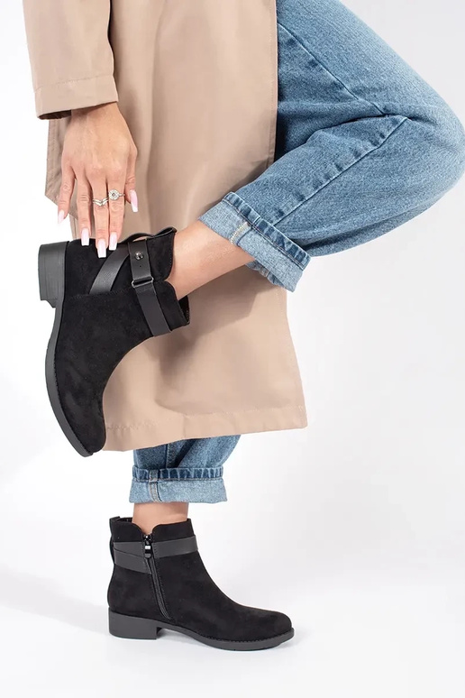 Naiste mustad dekoratiivse triibuga...