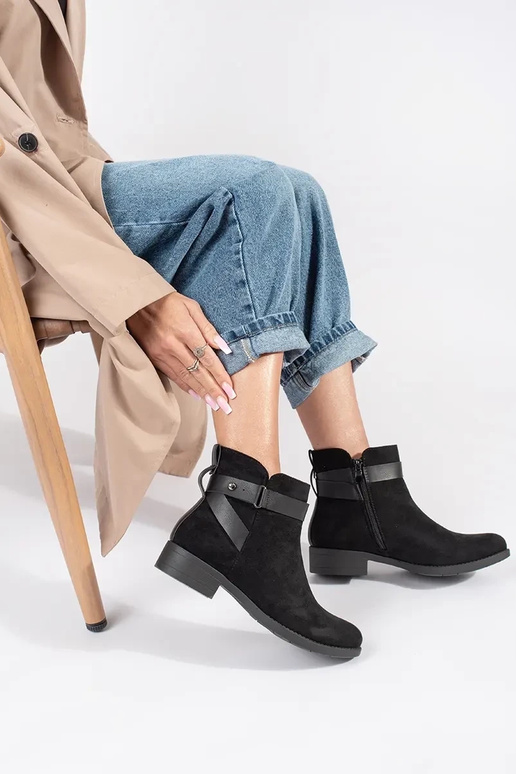 Naiste mustad dekoratiivse triibuga...