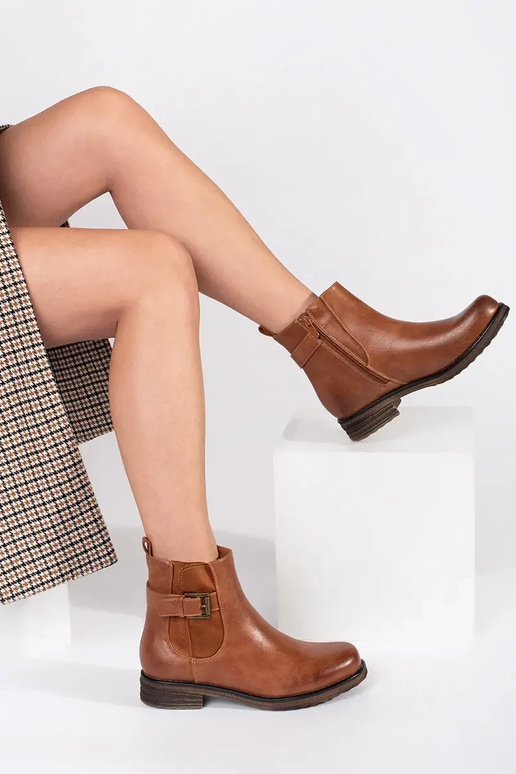 pruunid värvi naiste saapad neetide... pruunid värvi naiste saapad neetide...